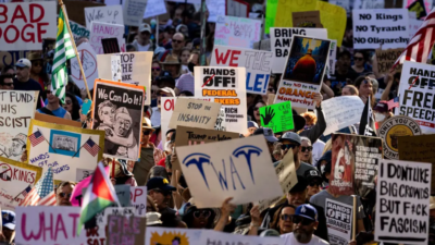 Ribuan Orang Gelar Aksi Demonstrasi Menentang Kebijakan Presiden Trump di AS