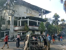 Unjuk Rasa di Makassar Berujung Maut, Kantor DPRD Terbakar dan Tiga Orang Tewas